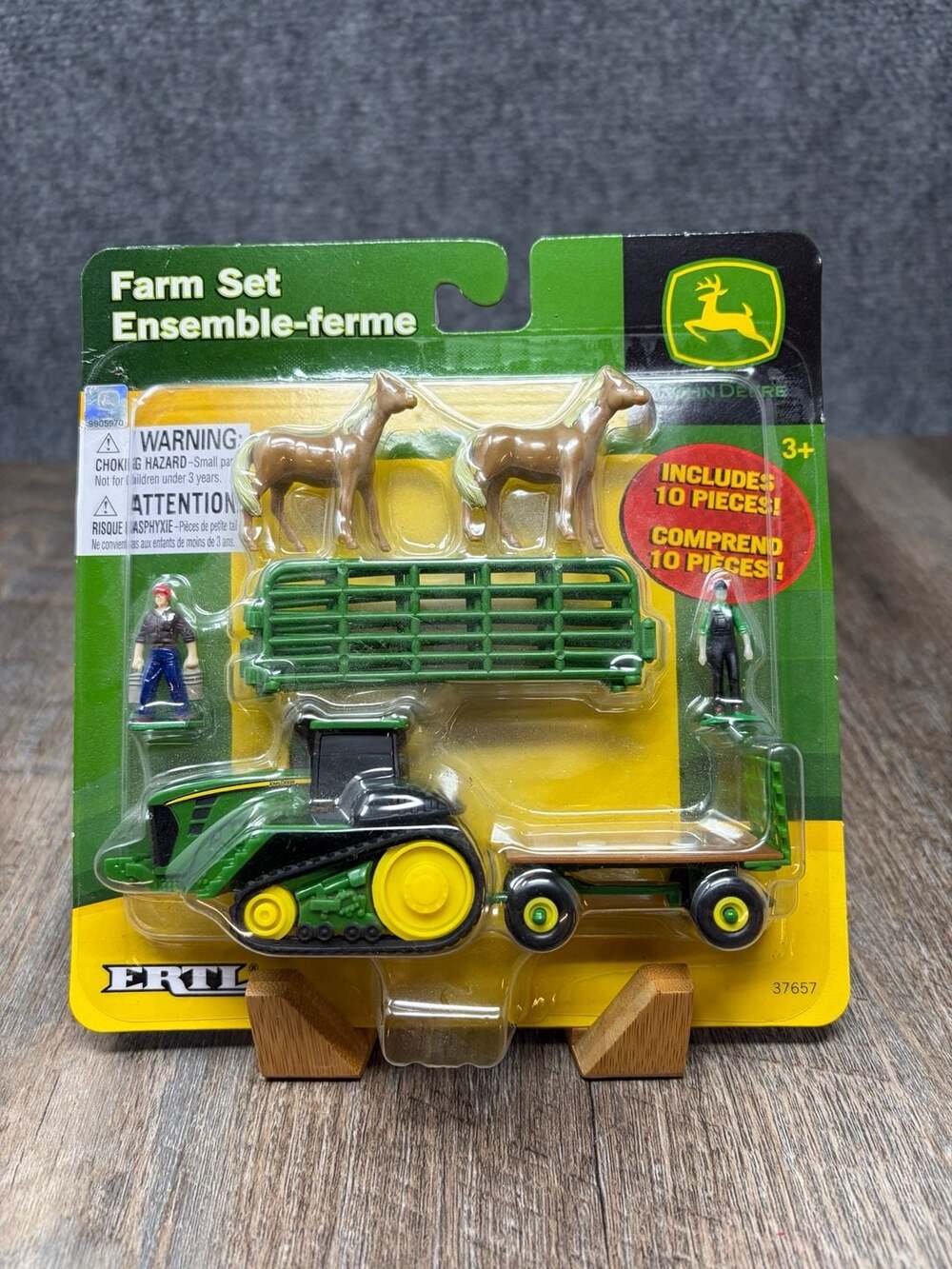 TBEK37657 John Deere ERTL 10-piece Farm Set -Green Fence set factory sealed 2015